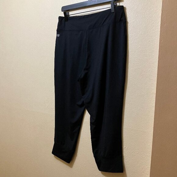 Fabletics Women's Black Pleated Athletic Capri Pull On Flowy Pants Size Medium - Picture 2 of 6